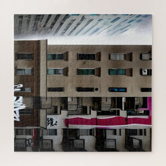 Abandoned City Gebäude with Graffiti Puzzle (Horizontal)