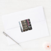 Abandoned City Gebäude with Graffiti Quadratischer Aufkleber (Umschlag)