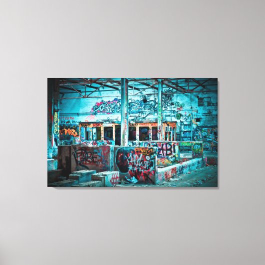 Abandoned Gebäude Blue Wall Graffiti Art Leinwanddruck (Vorderseite)