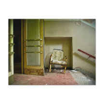 Abandoned Gebäude with Empty Chair Postcard