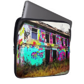 Abandoned House with Colorful Graffiti Laptopschutzhülle (Vorne Rechts)