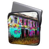 Abandoned House with Colorful Graffiti Laptopschutzhülle (Vorderseite Links)