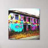 Abandoned House with Colorful Graffiti Leinwanddruck (Vorderseite)