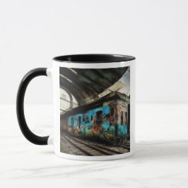 Abandoned Train with Graffiti Urban Street Art Tasse