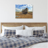 Abandred Holzfischboot | Dungeness Leinwanddruck (Insitu (Schlafzimmer))