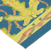 Abb. Blätter auf einem Tischläufer (Ecke)