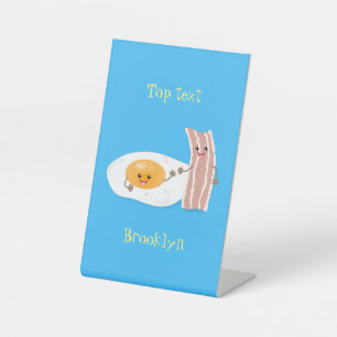 Abbildung des Cartoon von niedlichem Kawaii mit Ei Sockelschild