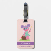 Abby Cadabby Toasting Marshmallows Gepäckanhänger (Rückseite vertikal)