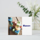 ABC Holzblöcke mit Kindern, die Sitzkarten benenne Postkarte (Stehend Vorderseite)