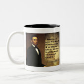 Abe Lincoln Zitat "Amerika ist nie… " Zweifarbige Tasse (Links)