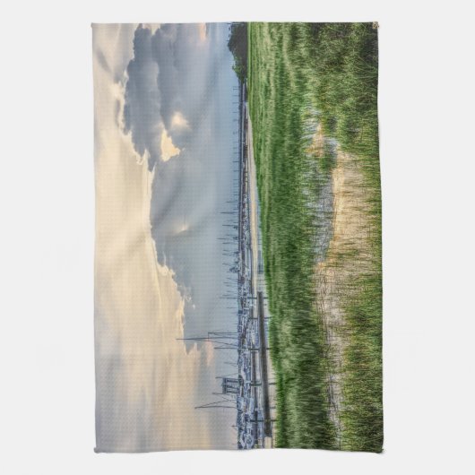 Abend im Hafen von Charleston Geschirrtuch (Vertikal)