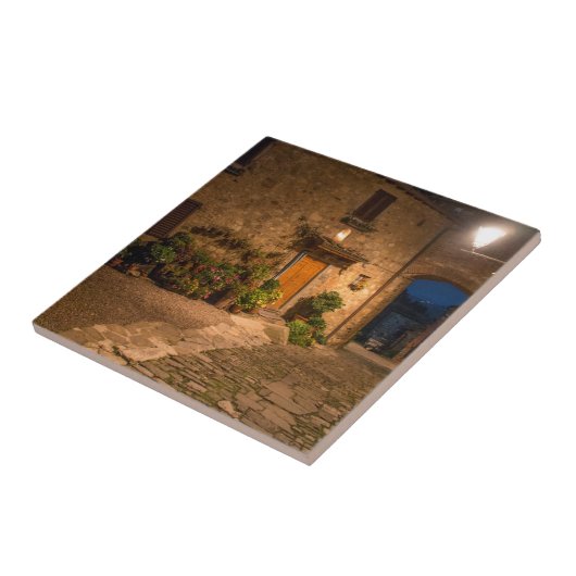 Abend in der antiken Hügellandschaft Fliese (Seite)