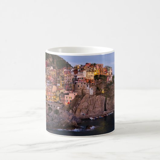 Abend in der Cinque Terre, Italien Kaffeetasse (Mittel)