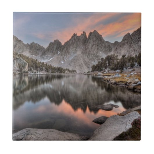 Abend Kearsarge Pinnacles-Reflexionen Fliese (Vorderseite)