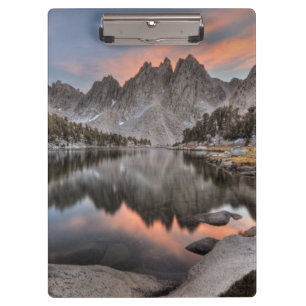 Abend Kearsarge Pinnacles-Reflexionen Klemmbrett