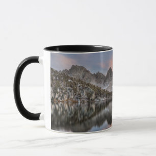 Abend Kearsarge Pinnacles-Reflexionen Tasse