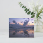 Abend Reflektionen am Karon Beach Postkarte (Stehend Vorderseite)