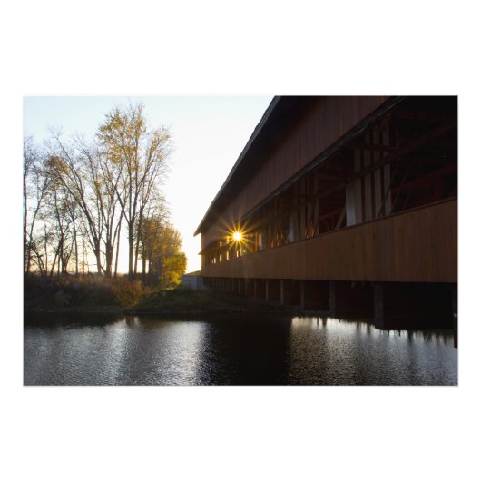 Abend Sun strahlt durch die Buck Run Bridge Fotodruck (Vorne)