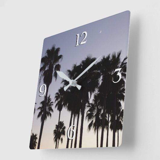 Abenddämmerung mit tropischen Palmen Quadratische Wanduhr (Winkel)