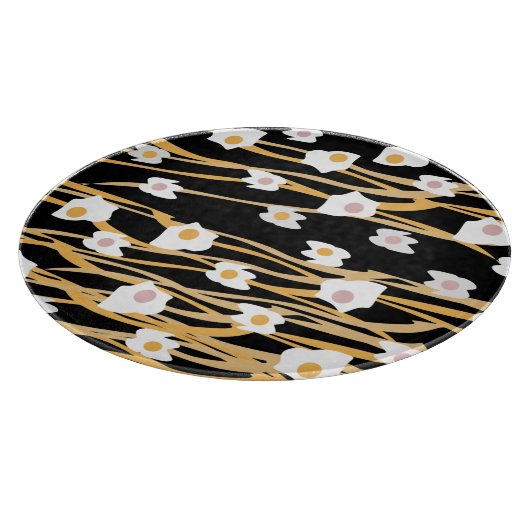 Abendessen mit Eiern und Nudeln Schneidebrett (Ecke)