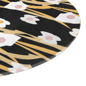 Abendessen mit Eiern und Nudeln Schneidebrett (Ecke)