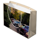 Abendlicht-Geschenktasche – Anpassbar Große Geschenktüte (Rückseite Schrägansicht)