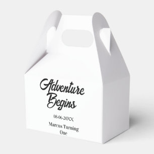 Abenteuer beginnt 1. Geburtstag Name Datum einfach Geschenkschachtel
