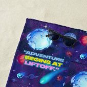 Abenteuer beginnt bei einem isolierten Schuster Strandtuch (Beispiel)