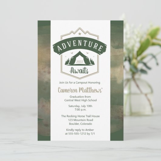Abenteuer erwartet Camping Graduation Party Einladung (Stehend Vorderseite)