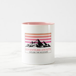 Abenteuer erwartet Retro-Bergsonneuntergang Zweifarbige Tasse