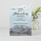 Abenteuer erwartet rustikale Waldbrunnen Babydusch Einladung (Stehend Vorderseite)