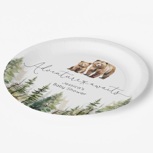 Abenteuer erwartet Waldbärendusche Pappteller (Schrägansicht)