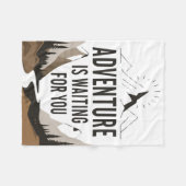 Abenteuer erwartet Wanderfreunde im Freien Fleecedecke (Vorderseite (Horizontal))