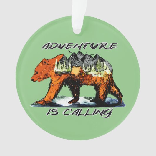 Abenteuer ist anrufen - Bärenwald-Camping Ornament (Vorderseite)