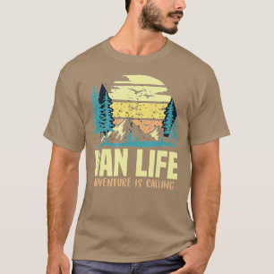 Abenteuer ist das Aufrufen des Van Life-Geschenks  T-Shirt