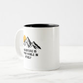 Abenteuer ist Worthwhile Mountain Wilderness Zweifarbige Tasse (Vorderseite Links)