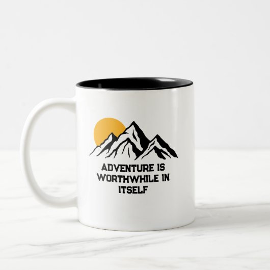 Abenteuer ist Worthwhile Mountain Wilderness Zweifarbige Tasse (Links)