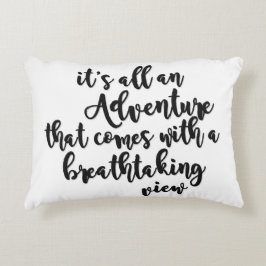 Abenteuer mit atemberaubender Aussicht Schwarz-wei Dekokissen