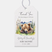 Abenteuer mit der Bärenpuppe erwartet die Babydusc Geschenkanhänger (Vorderseite)