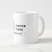 Abenteuer seit 1978 Jumbo-Tasse (Vorderseite Rechts)