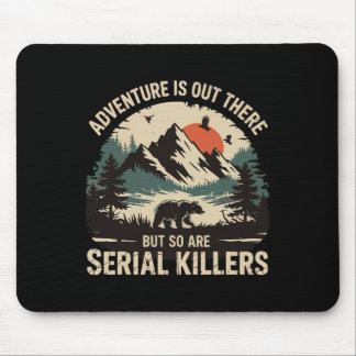 Abenteuer sind da draußen, aber Serienmörder auch  Mousepad