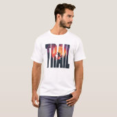 Abenteuer Trail Runner Typografie Kunst T-Shirt (Vorne ganz)