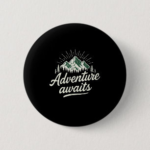 Abenteuer wartet Berg Natur Vintage Wandern Mich Button