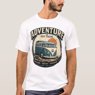 Abenteuer wartet da draußen – Retro-Camper-Van-Gra T-Shirt