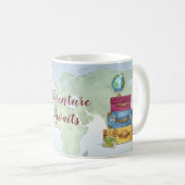 Abenteuer wartet Gestapelte Koffer Weltreise Kaffeetasse (VorderseiteRechts)