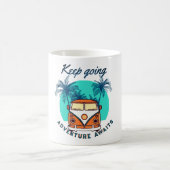 Abenteuer wartet Reisebug - Retro Van & Palm Tre Kaffeetasse (Mittel)