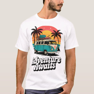 Abenteuer wartet Retro Camper Van T - Shirt   Fami