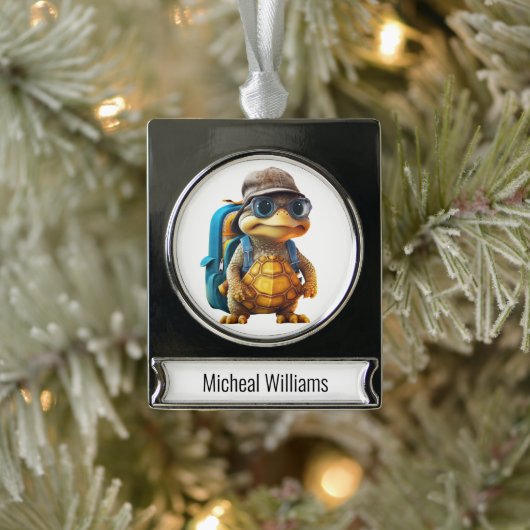 Abenteuerliche Niedliche kleine Schildkröte mit Ru Banner-Ornament Silber (Baum)