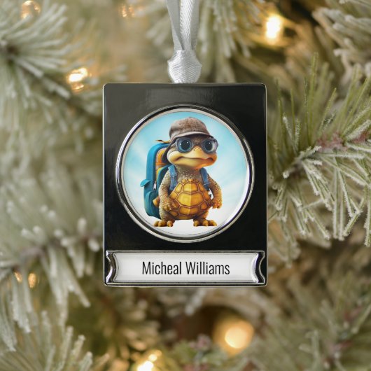 Abenteuerliche Niedliche kleine Schildkröte mit Ru Banner-Ornament Silber (Baum)