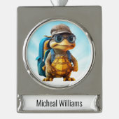 Abenteuerliche Niedliche kleine Schildkröte mit Ru Banner-Ornament Silber (Vorderseite)